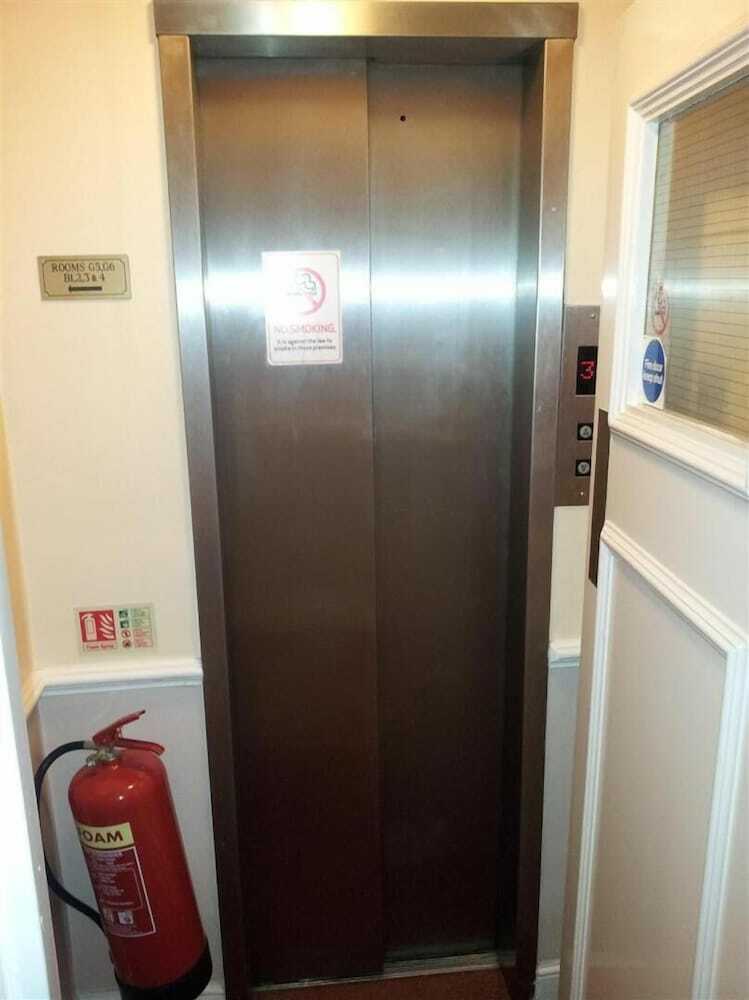 West Cromwell Hotel
