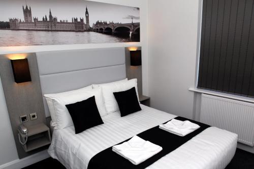 Hotel The Omega