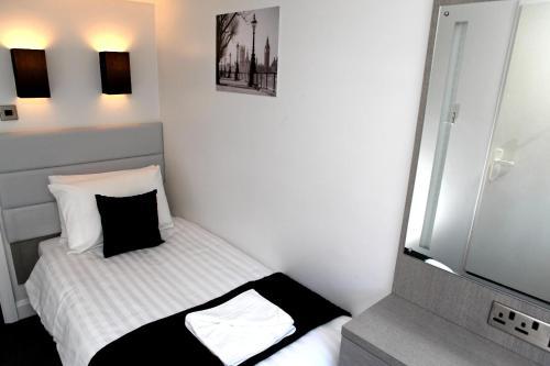 Hotel The Omega