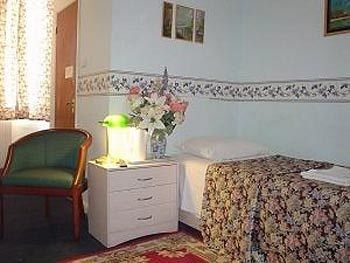 Hotel Regency Court