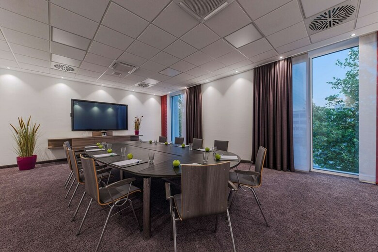Hotel Park Inn By Radisson Neumarkt