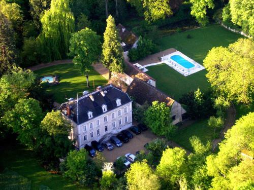 Hotel Chateau De Challanges