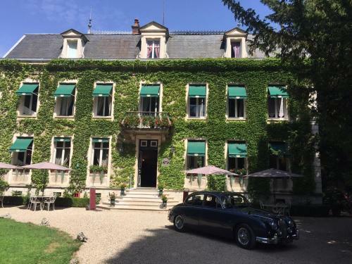 Hotel Chateau De Challanges