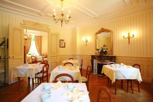 Hotel Chateau De Challanges