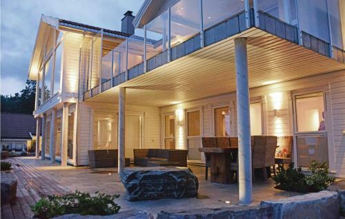 Three-bedroom Apartment With Sea View In Fister
