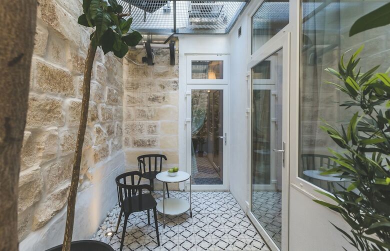 Two Pillows Boutique Hostel