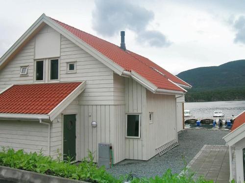 Five-bedroom Holiday Home In Jelsa 1