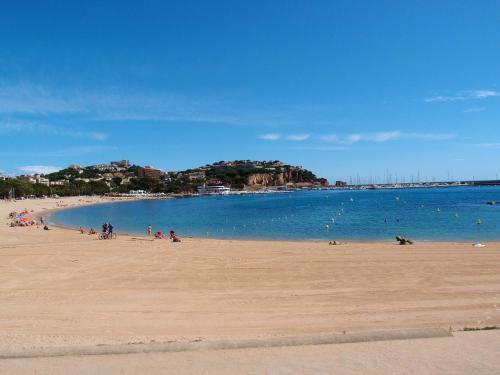 Apartment Montserrat Roig 26