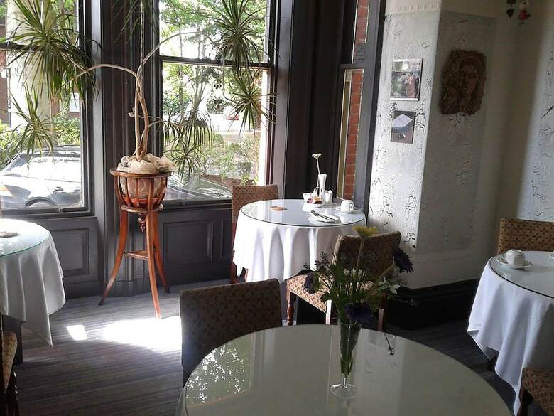Hostal Cornerstones Guest House