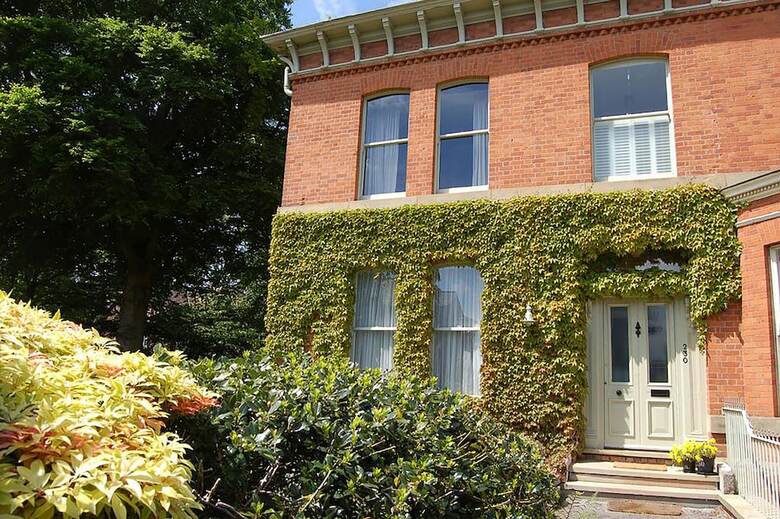 Hostal Cornerstones Guest House
