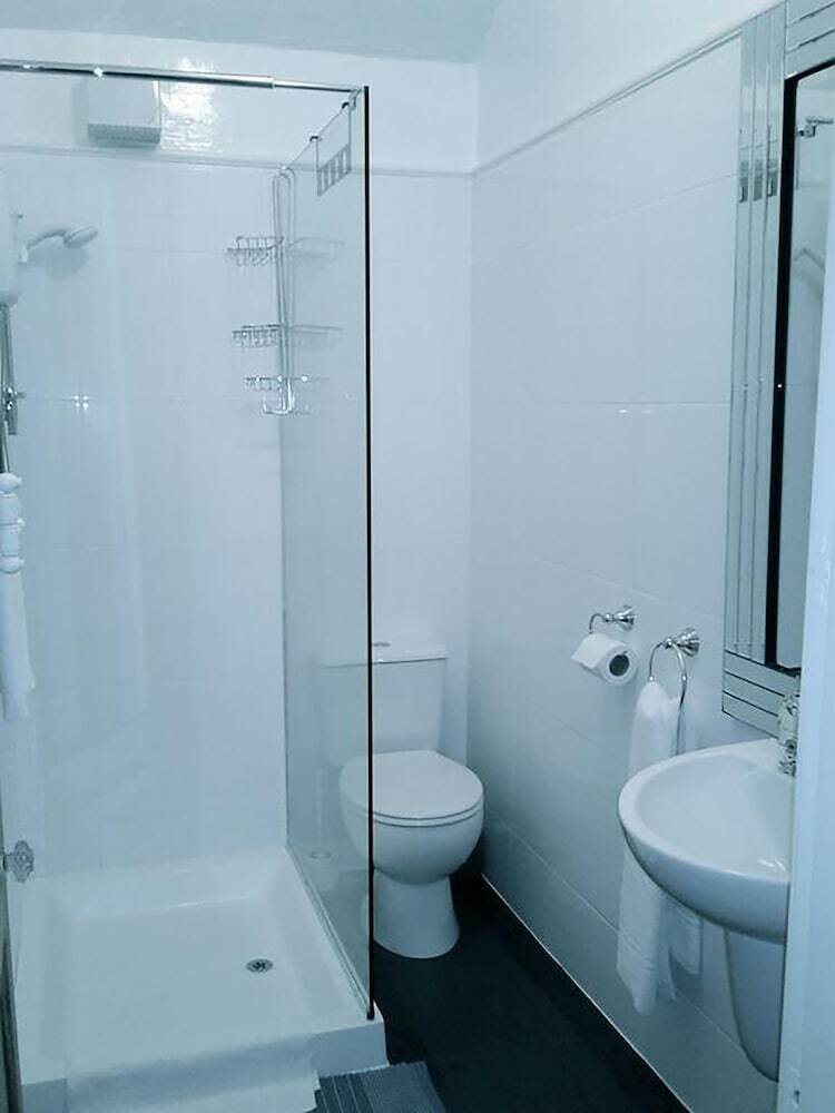 Hostal Cornerstones Guest House