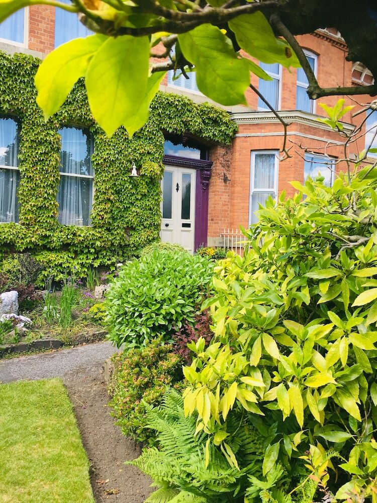 Hostal Cornerstones Guest House