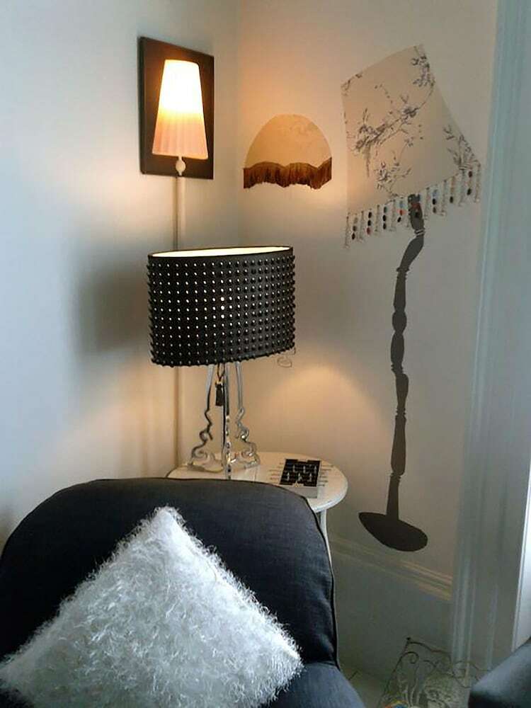 Hostal Cornerstones Guest House