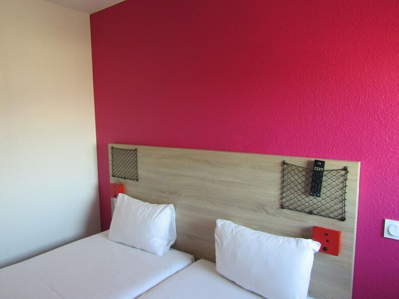 Hotelf1 Cergy