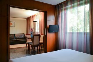 Hotel Goldstar Resort & Suites