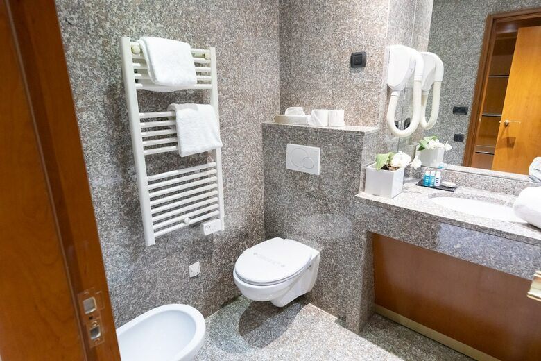 Hotel Goldstar Resort & Suites