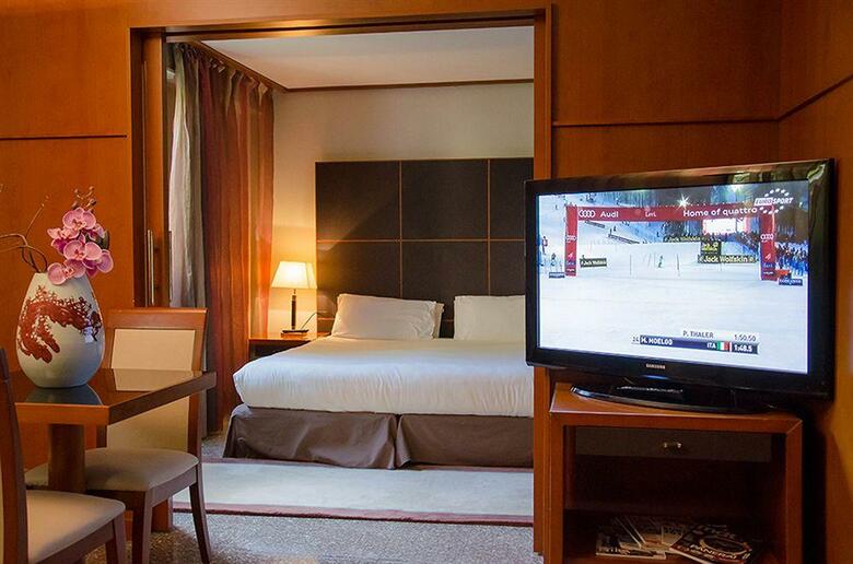 Hotel Goldstar Resort & Suites