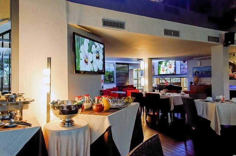 Hotel Goldstar Resort & Suites
