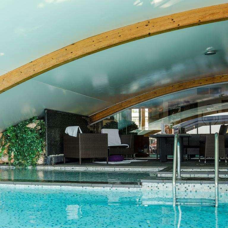 Hotel Goldstar Resort & Suites