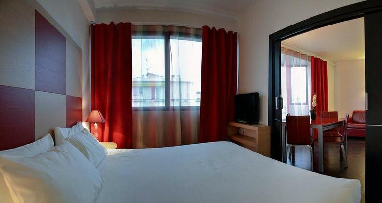Hotel Goldstar Resort & Suites