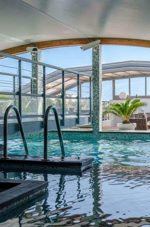 Hotel Goldstar Resort & Suites