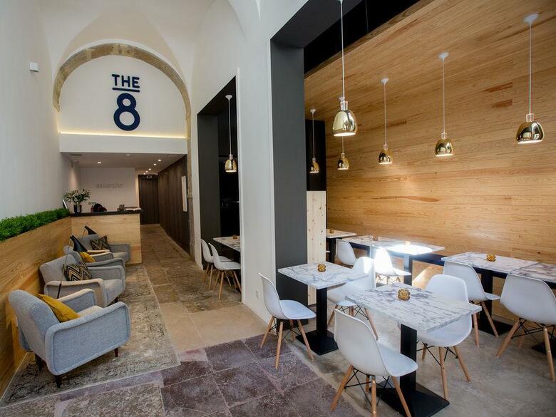 Hostal The 8 - Downtown Suites