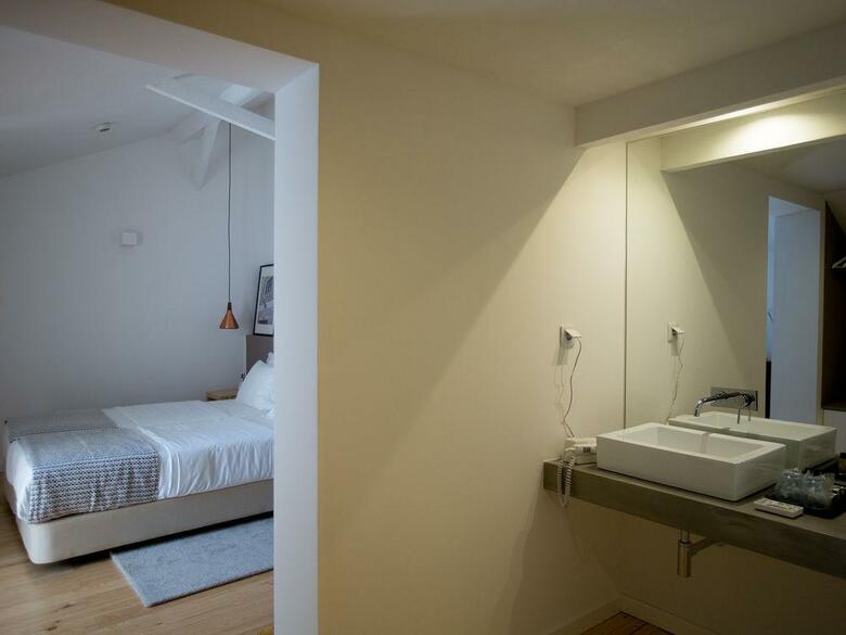 Hostal The 8 - Downtown Suites