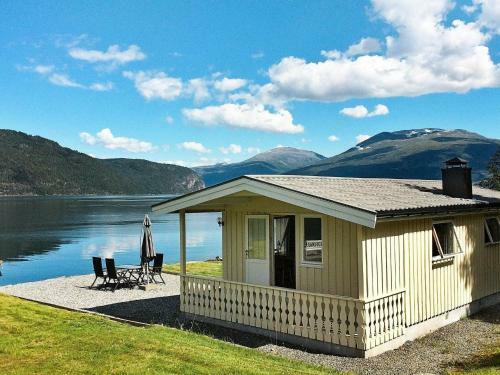 Two-bedroom Holiday Home In Utvik 3
