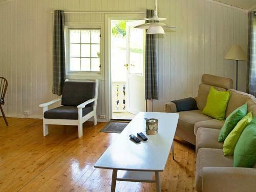 Two-bedroom Holiday Home In Utvik 2