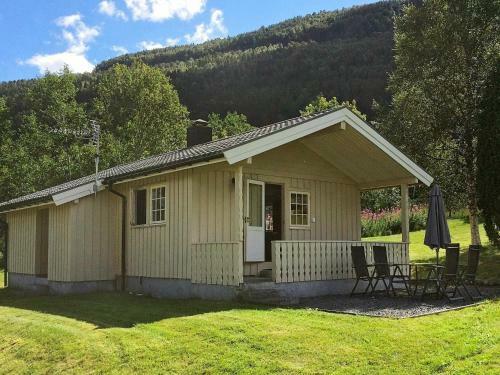 Two-bedroom Holiday Home In Utvik 2