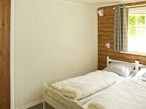 Two-bedroom Holiday Home In Utvik 2
