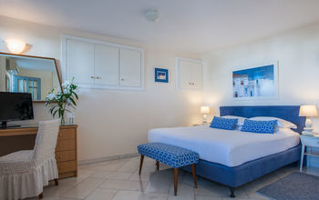 Adonis Hotel