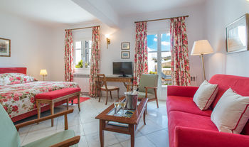 Adonis Hotel