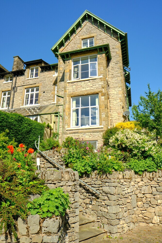 Hostal Corner Beech House
