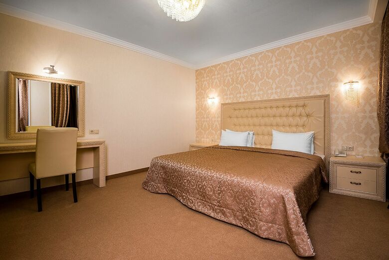 Carat Hotel