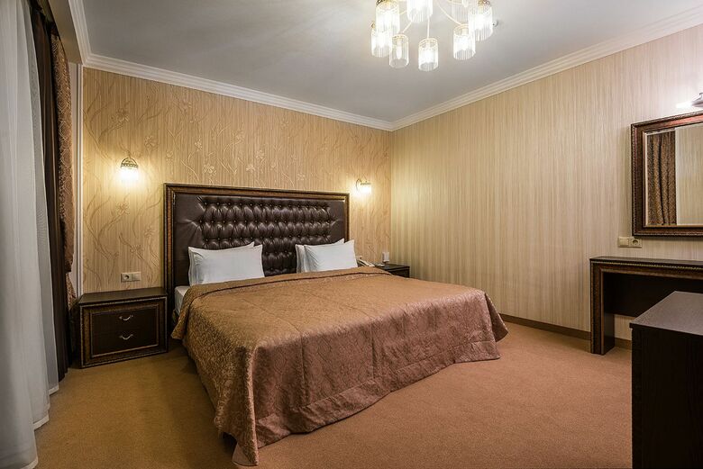 Carat Hotel