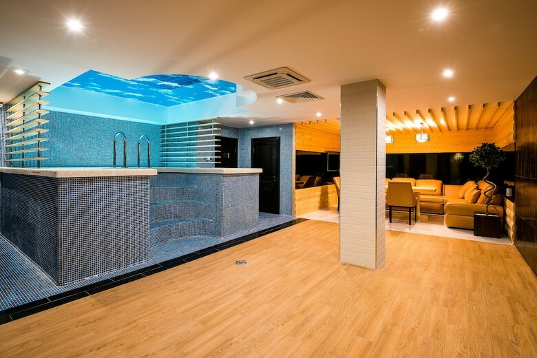Carat Hotel