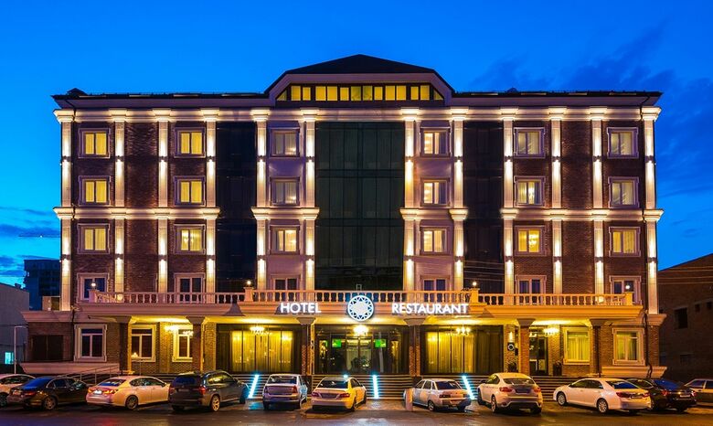 Carat Hotel