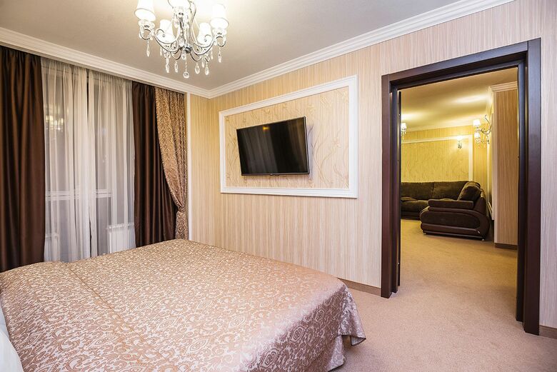 Carat Hotel