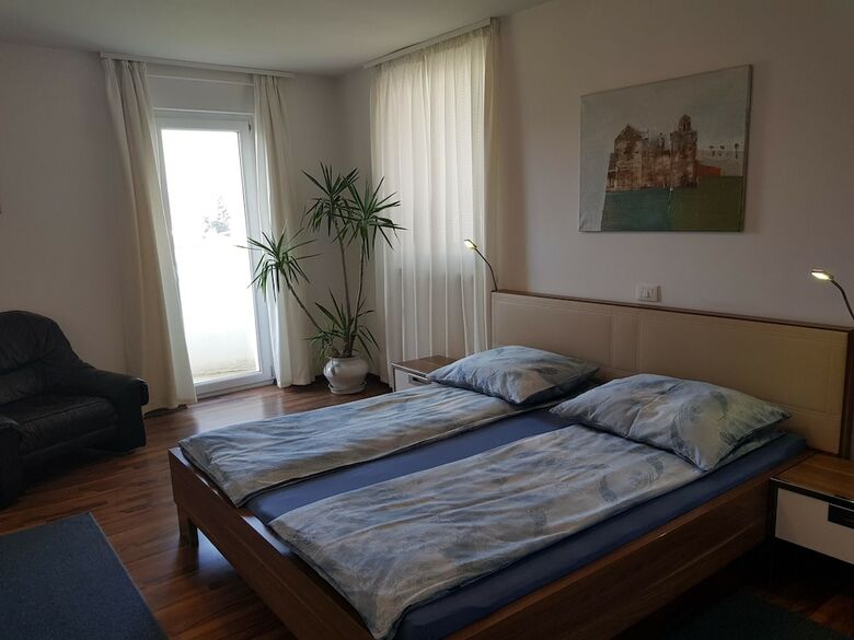 Vila Ema Apartments And Rooms