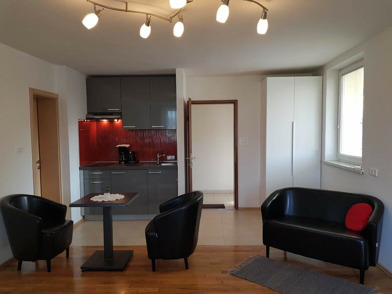 Vila Ema Apartments And Rooms