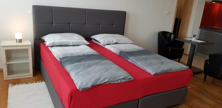 Vila Ema Apartments And Rooms