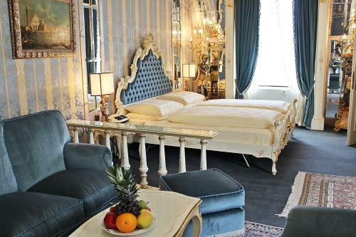 Palais Porcia Hotel