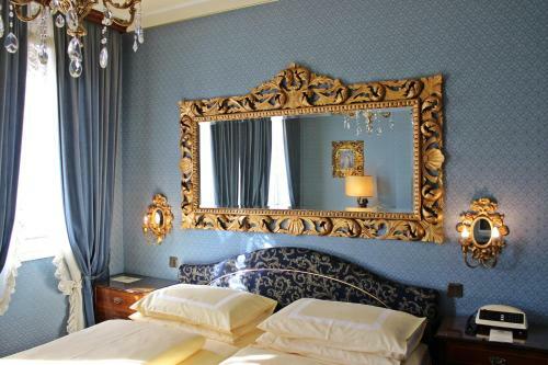 Palais Porcia Hotel