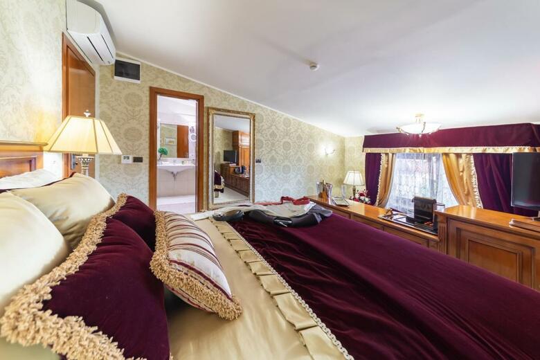 Carol Parc Hotel