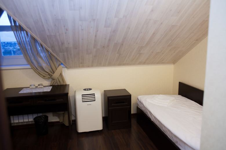 Parallel Hotel