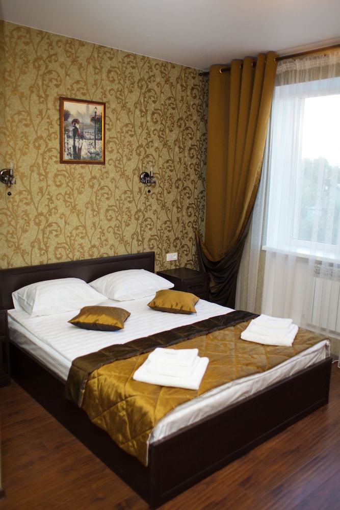 Parallel Hotel
