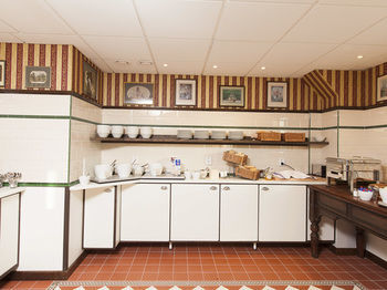 Hotel Bishops Arms Pite�