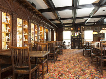 Hotel Bishops Arms Pite�