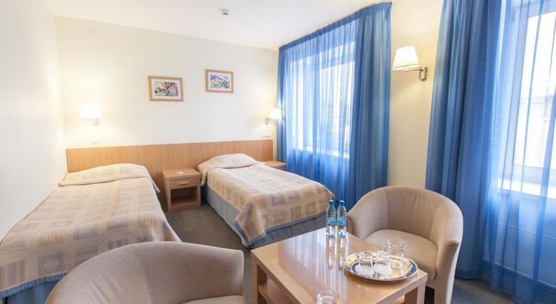 Grand Avenue Hotel